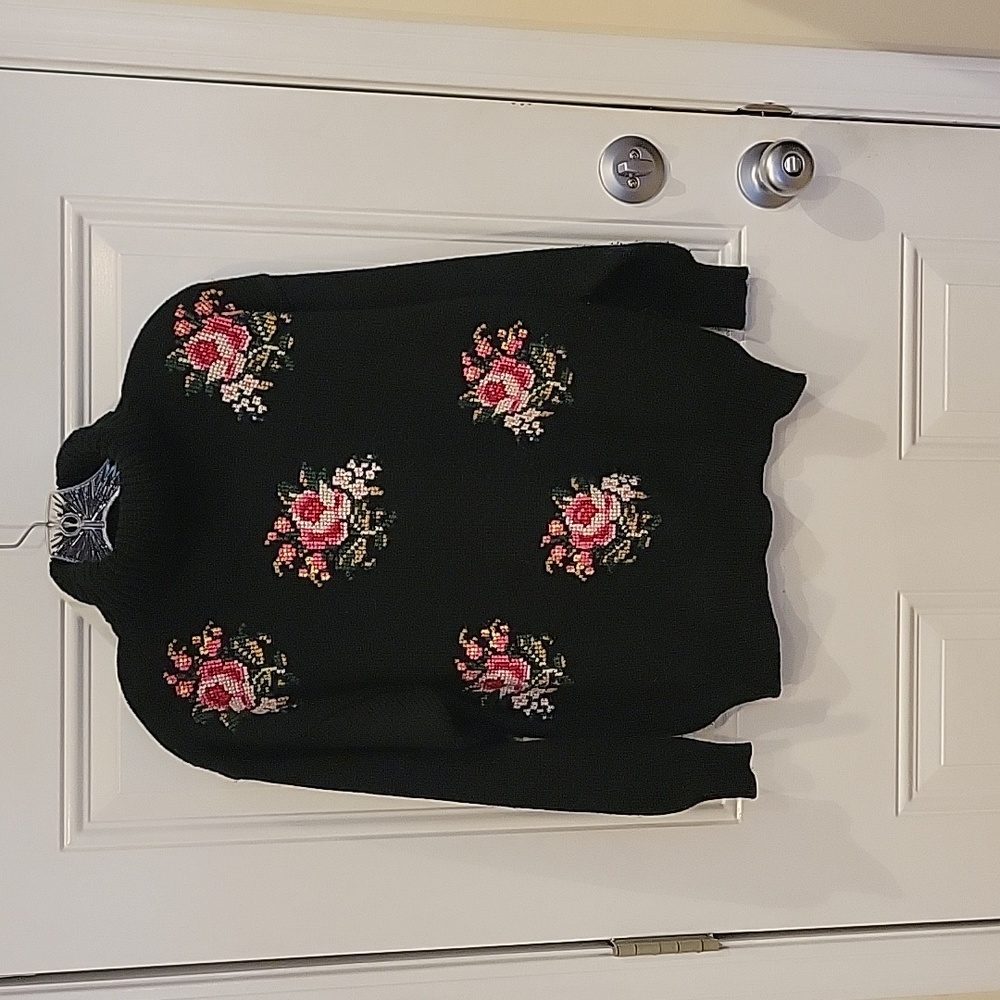 LADIES Worthington Black,Floral pattern Turtleneck sweater. XS